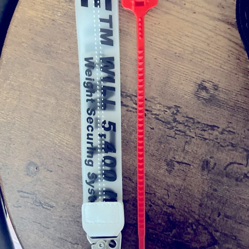 New OFF-WHITE keychain